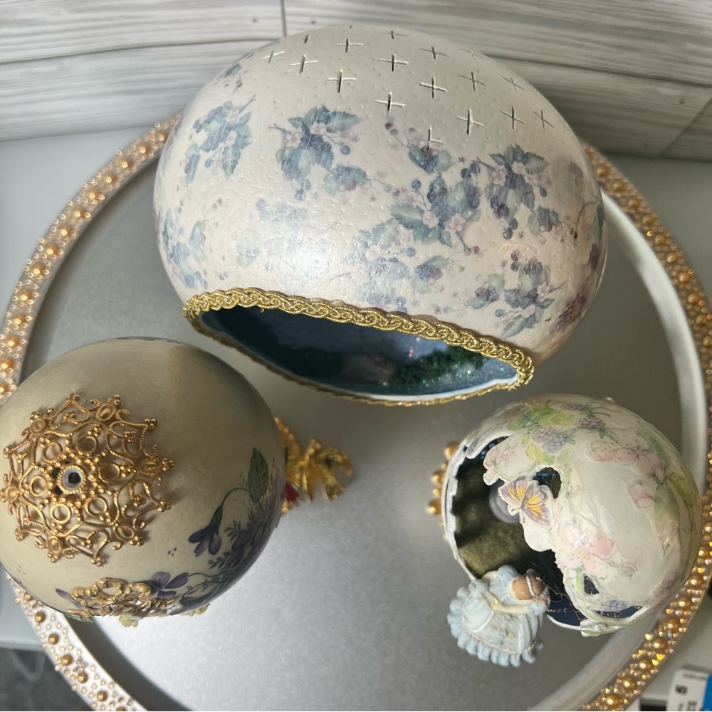 Vintage 3 Easter Egg Carving 3D Victorian Ceramic Faux Gold Stand Floral display - Picture 4 of 17